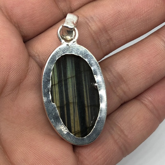Labradorite Pendant - Picture 3 of 4